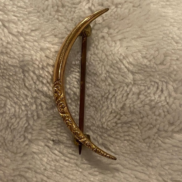 Victorian Gold Crescent Moon Brooch Pin. No markings - Picture 3 of 7